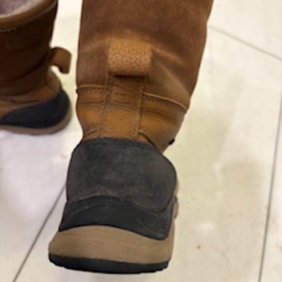 EUC Ugg Adirondack III Winter Boots Tan sz 9 - Picture 7 of 9